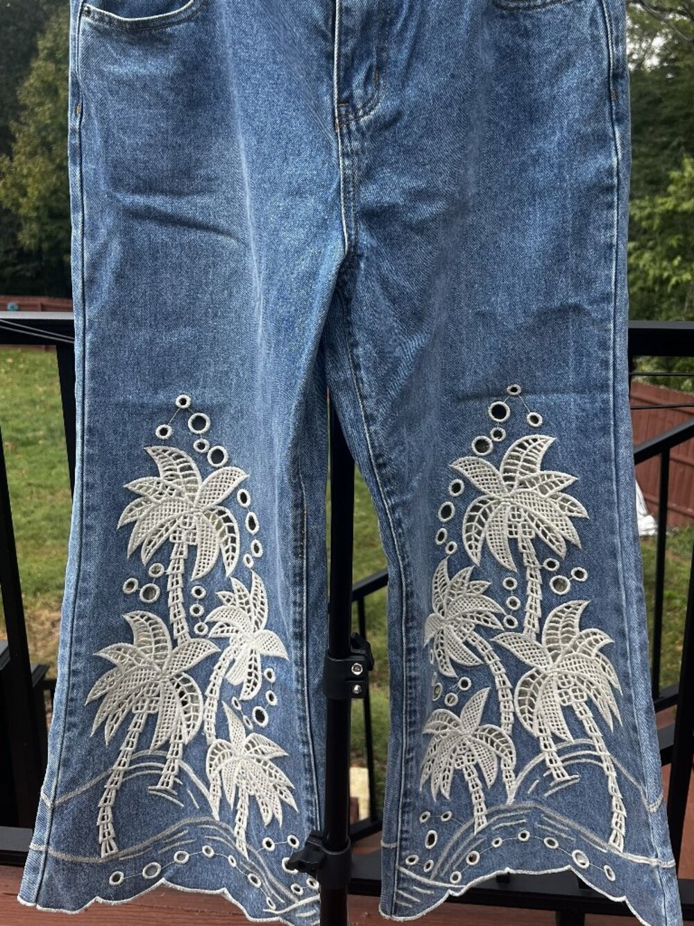 NWOT Oli and Hali Jeans Embroidered Palm Tree Wide Leg